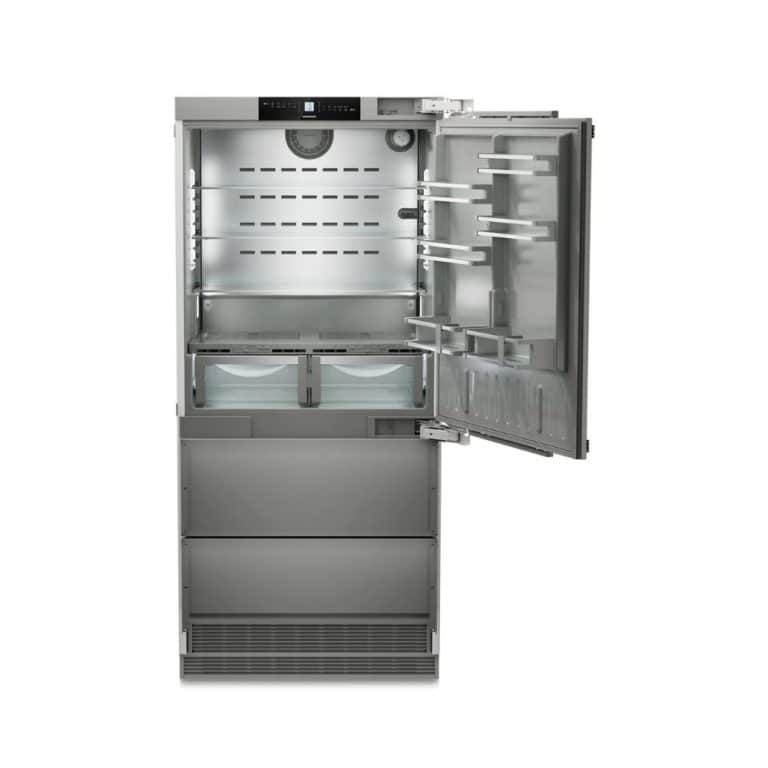 High-quality commercial refrigerator with adjustable shelves and energy-efficient cooling, ideal for horeca or restaurant kitchens.